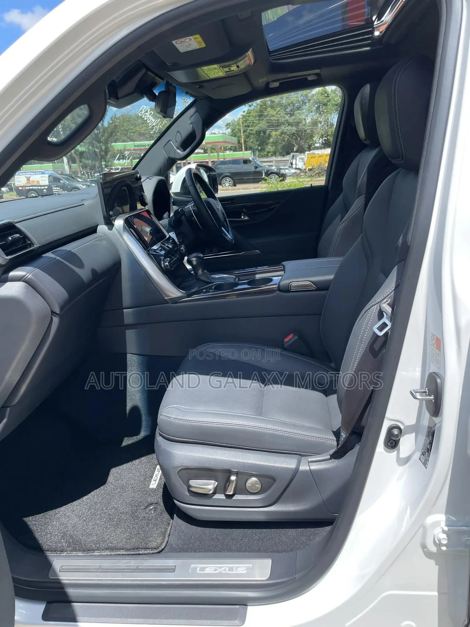 Lexus LX 600 2022 White
