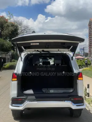 Lexus LX 600 2022 White