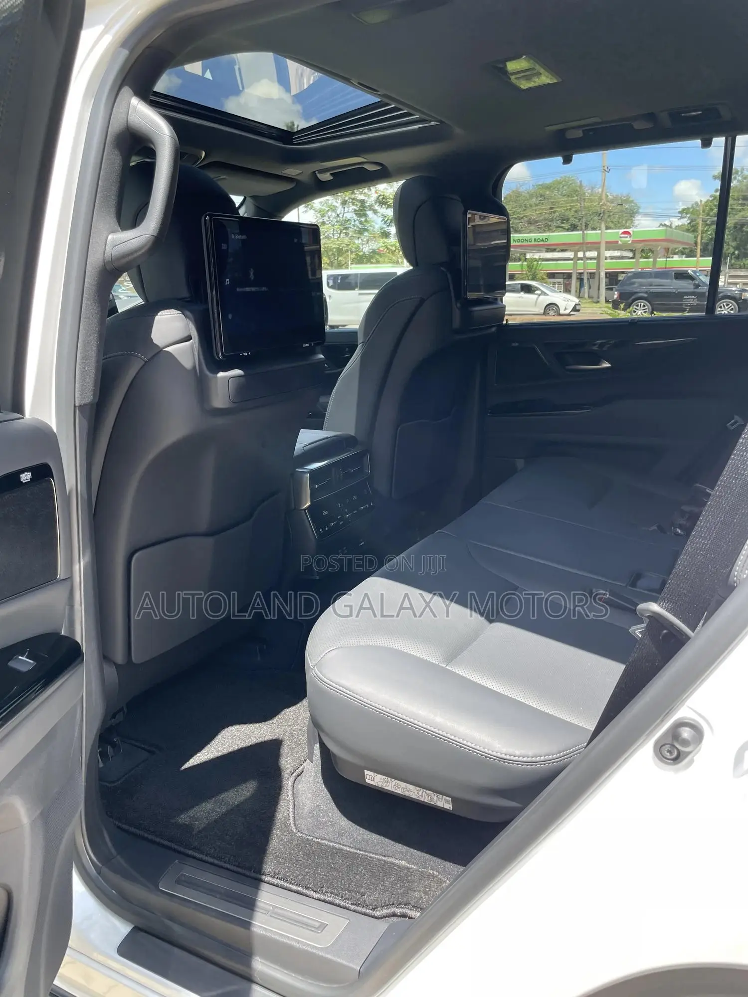 Lexus LX 600 2022 White