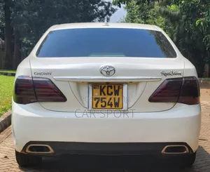 Toyota Crown 2012 White