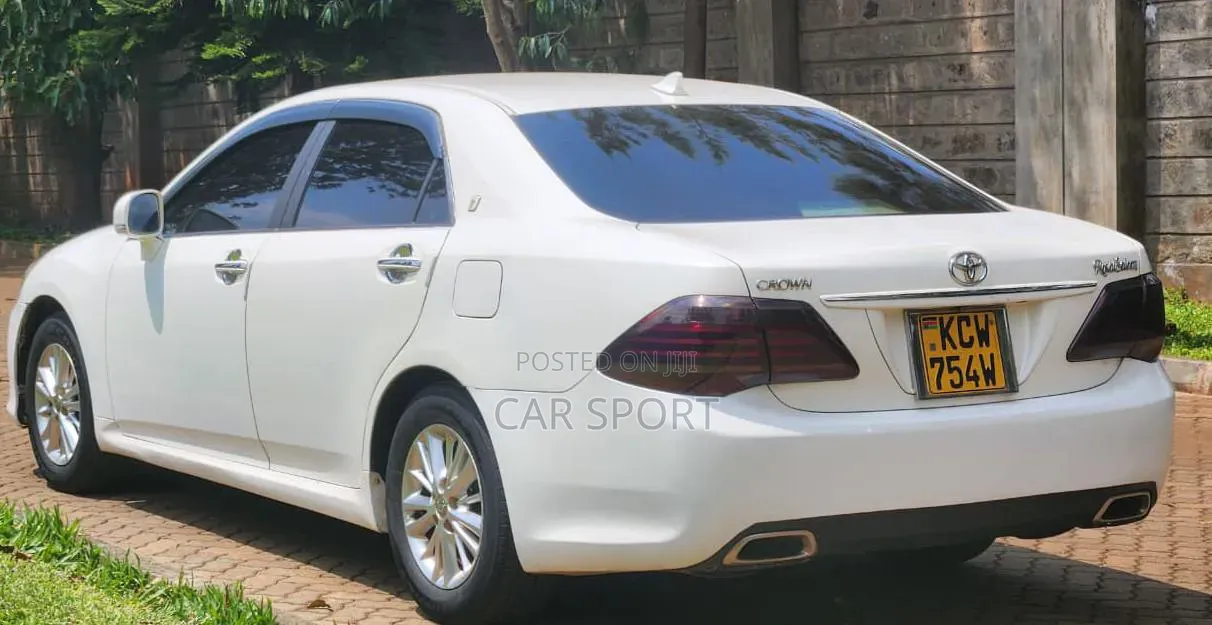 Toyota Crown 2012 White