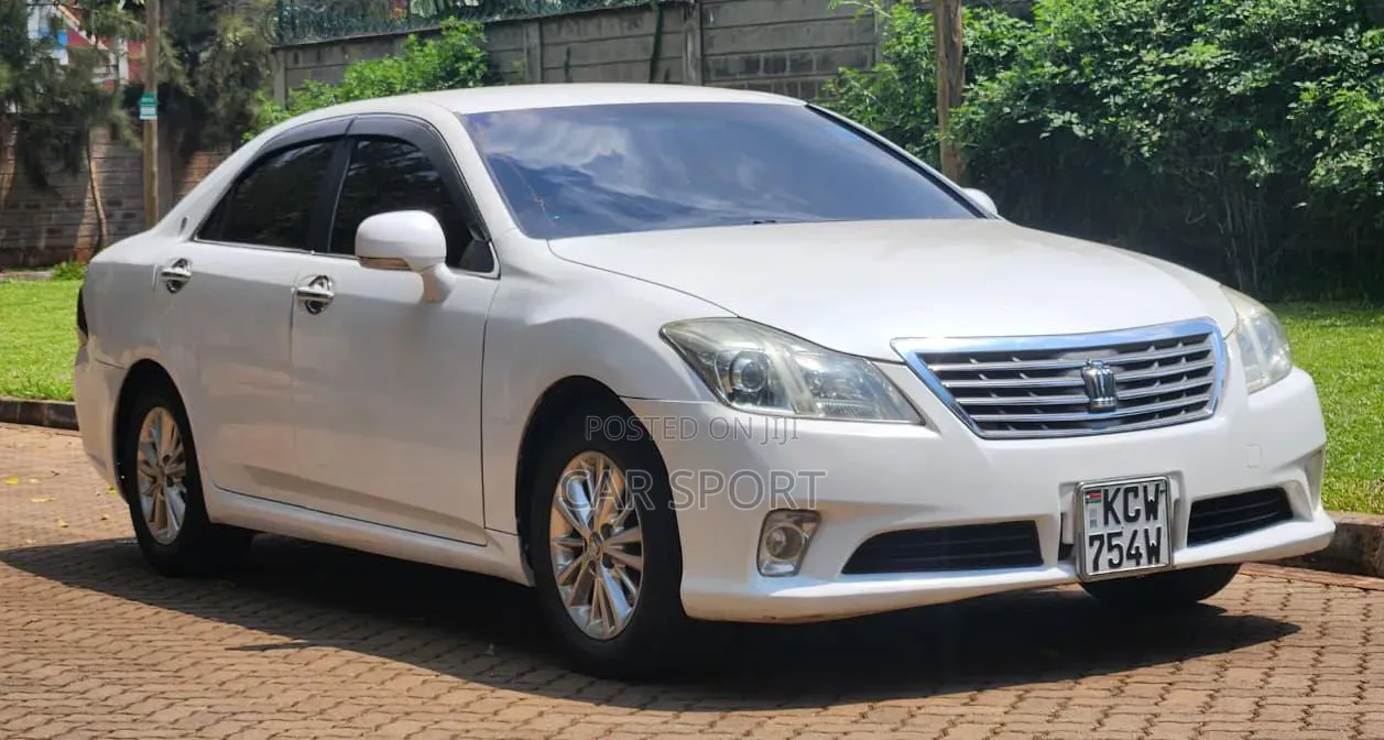 Toyota Crown 2012 White