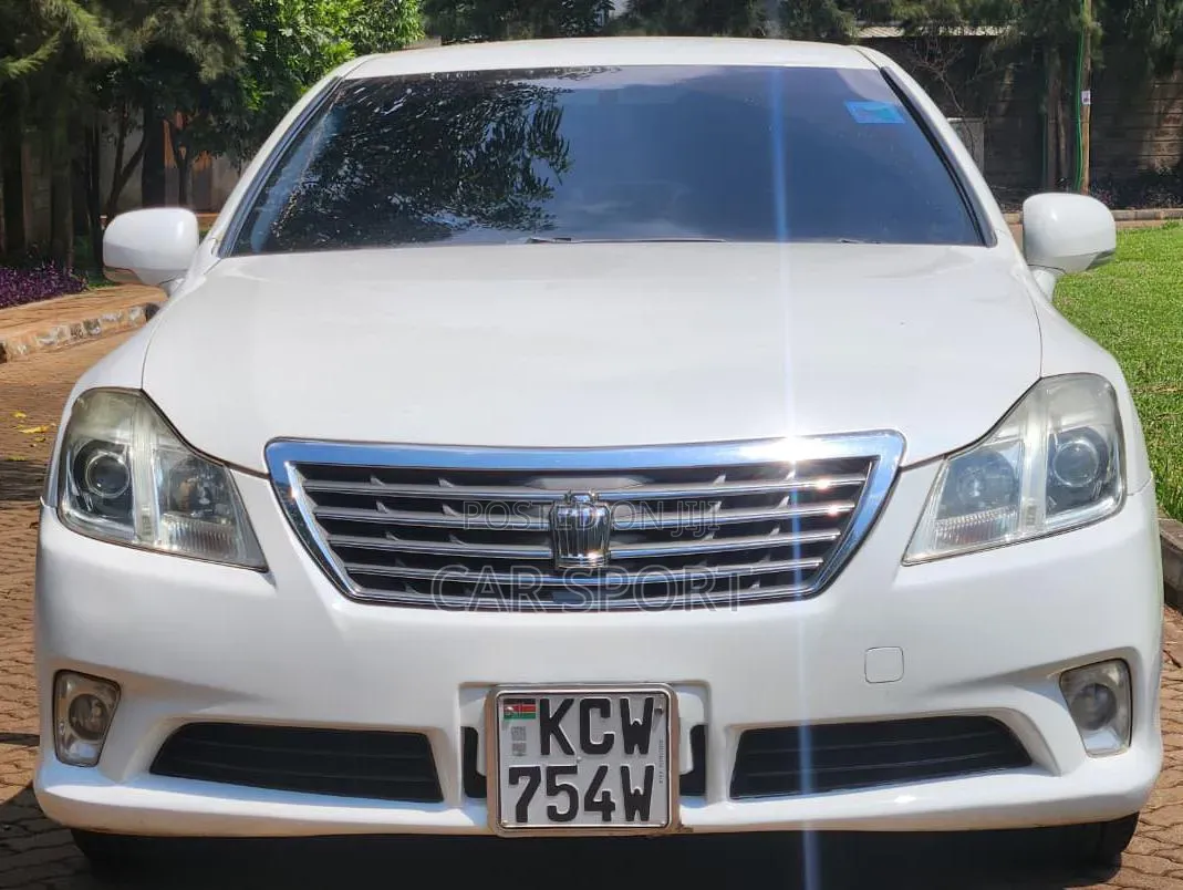 Toyota Crown 2012 White