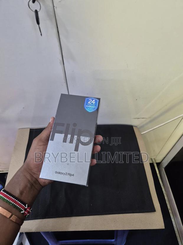 New Samsung Galaxy Z Flip4 256 GB Blue - thumbnail 2