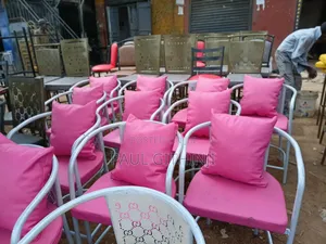 Pinkish White Powder Coated Restraunt Seats With Pillow