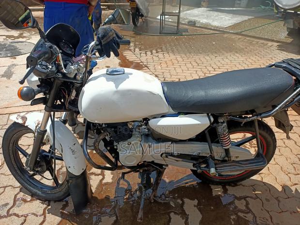 Bajaj Boxer 150 UG 2021 White