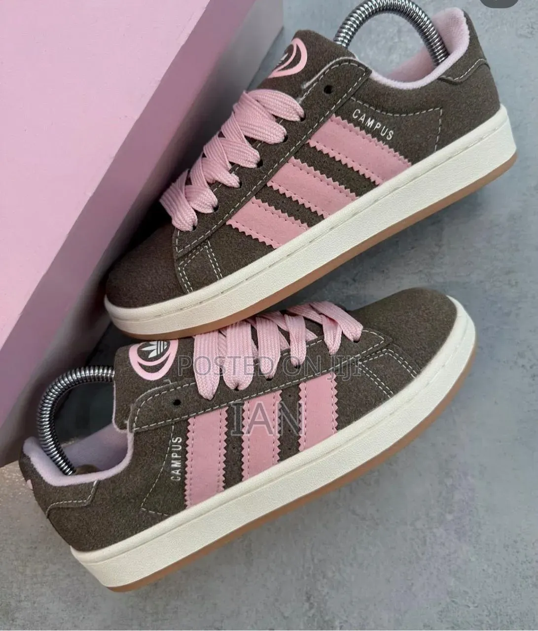 Addias Sneakers