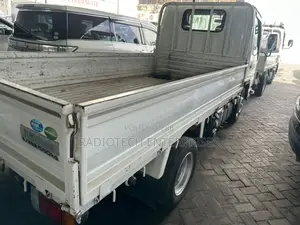 Mazda Taitan 2019 White