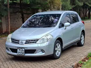 Nissan Tiida 2010 Silver
