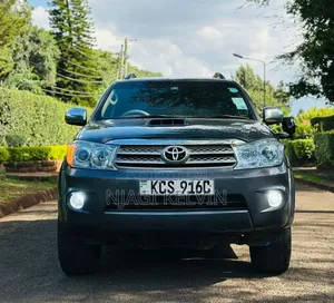 Toyota Fortuner 3.0 D AWD 2011 Gray
