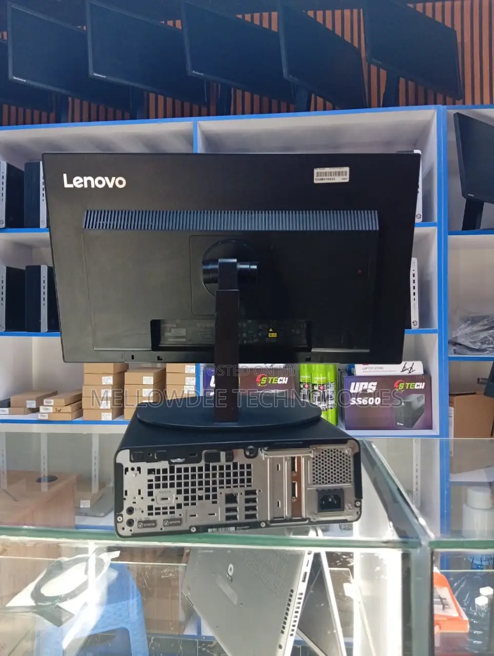 Hp 705 G4 Ryzen 5,Lenovo 24" Monitor FHD