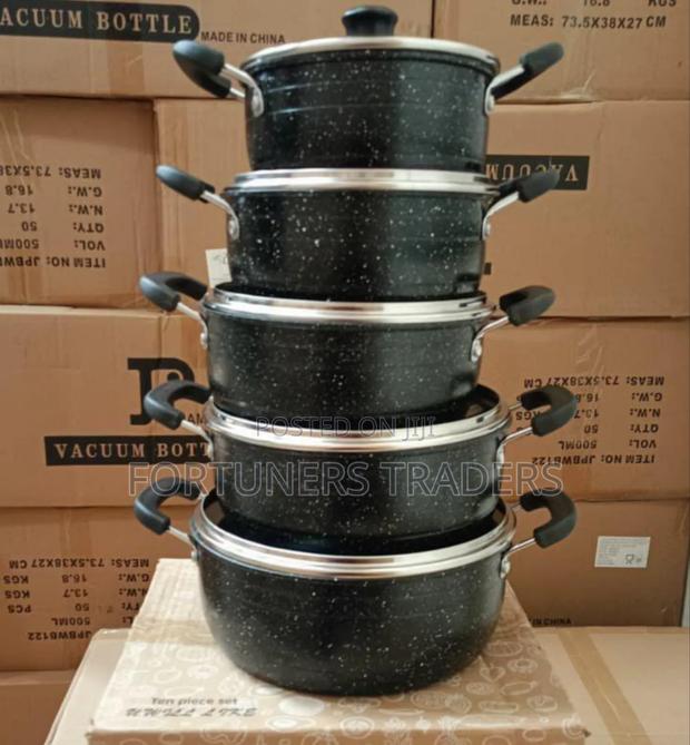 James Pot Black Cookware. - main view