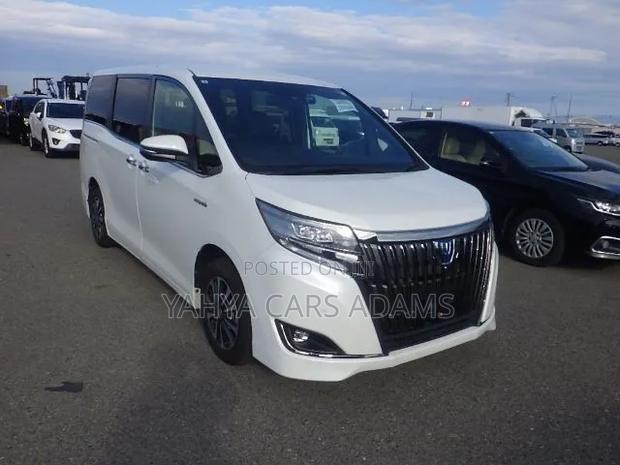 Toyota Esquire 1.8 FWD Hybrid (7 seater) 2019 White