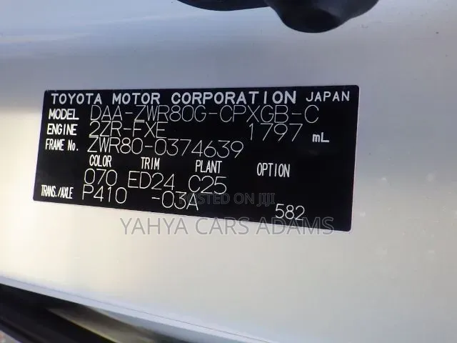 Toyota Esquire 1.8 FWD Hybrid (7 seater) 2019 White