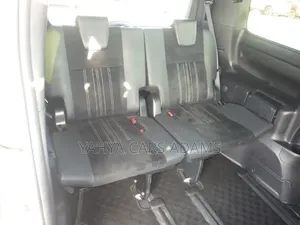 Toyota Esquire 1.8 FWD Hybrid (7 seater) 2019 White
