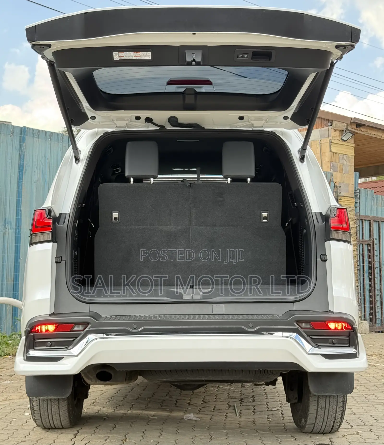 Lexus LX 600 2022 White