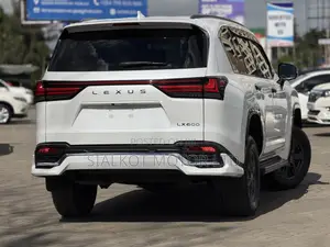 Lexus LX 600 2022 White