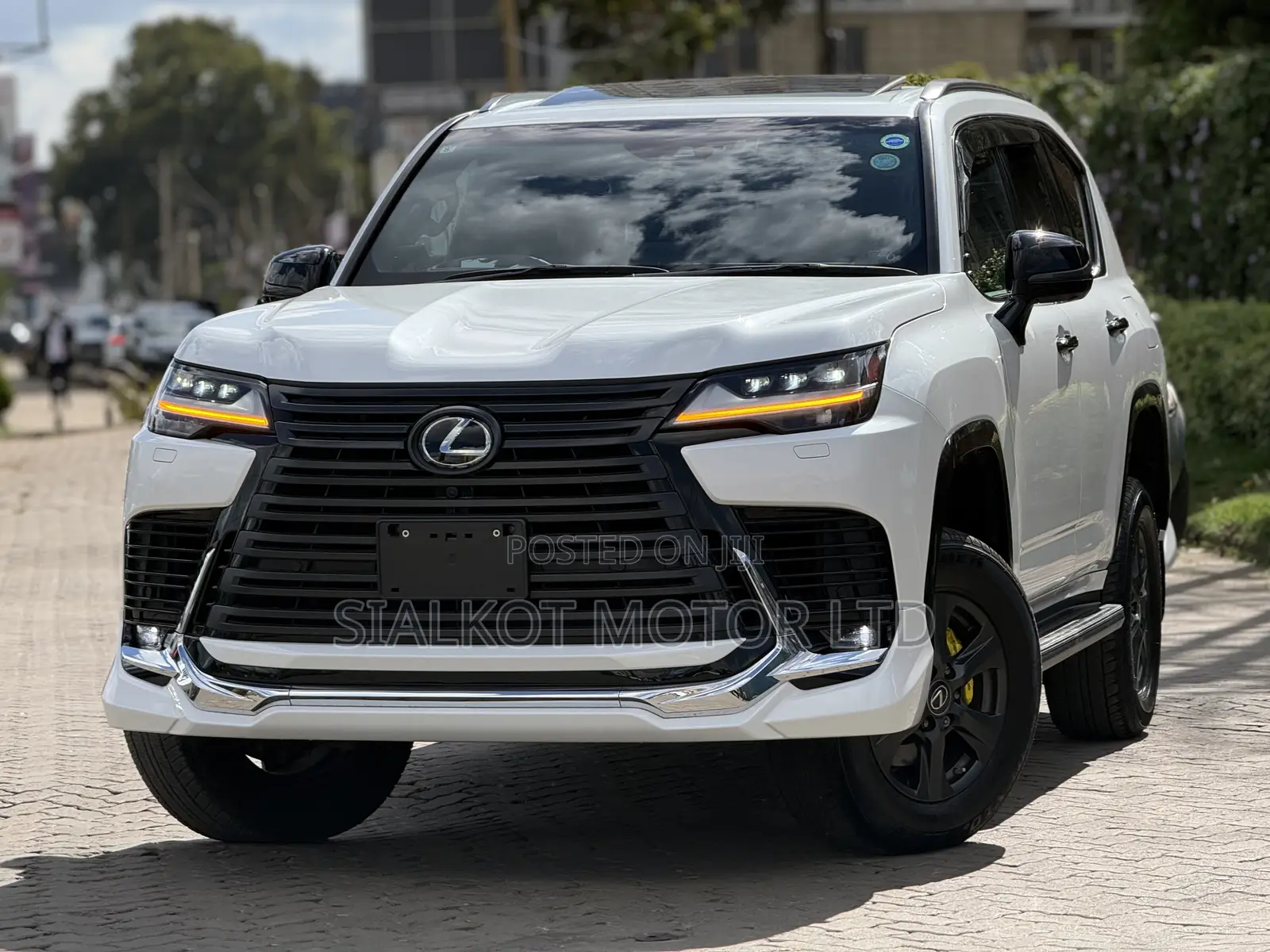 Lexus LX 600 2022 White