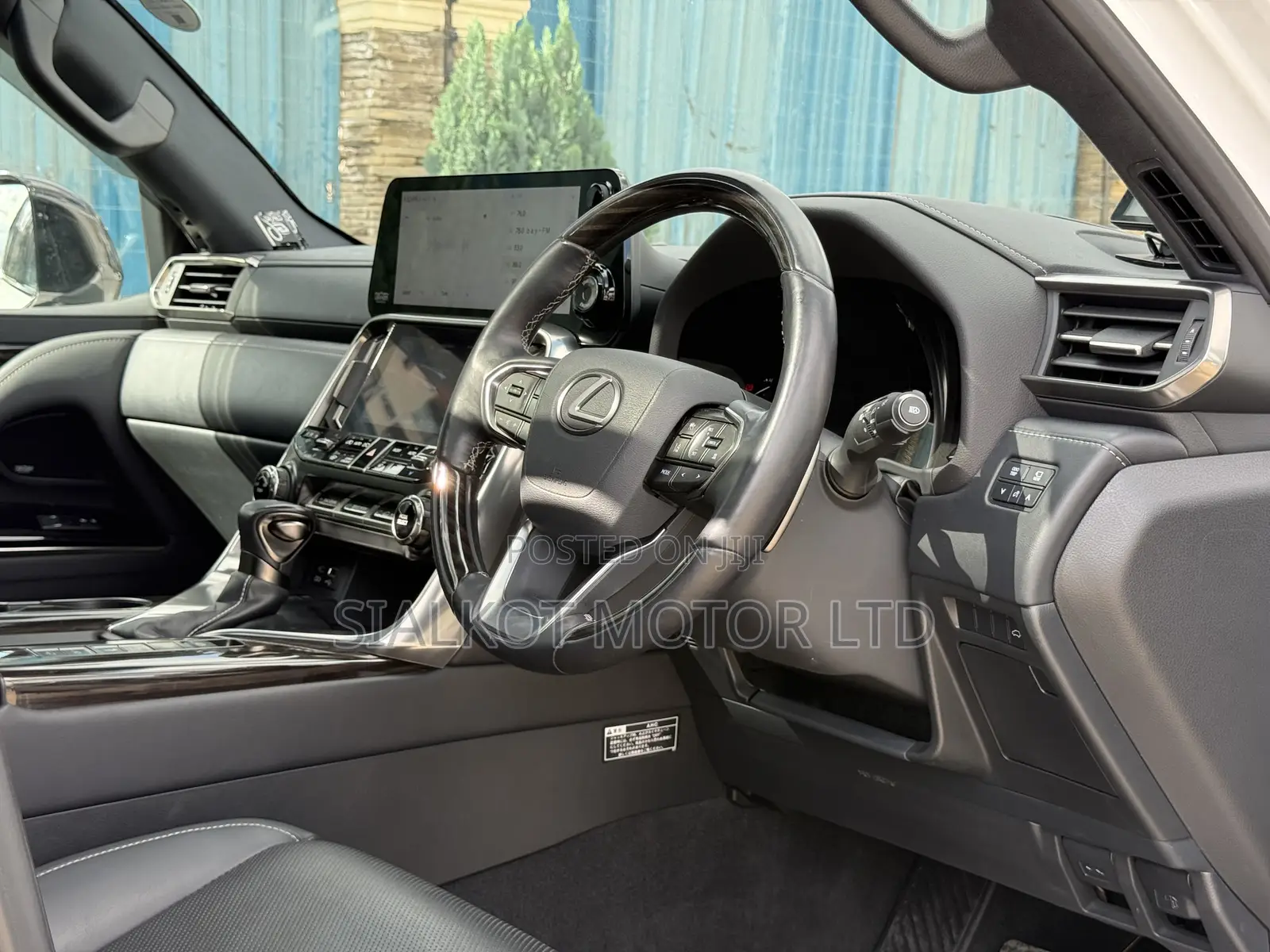 Lexus LX 600 2022 White