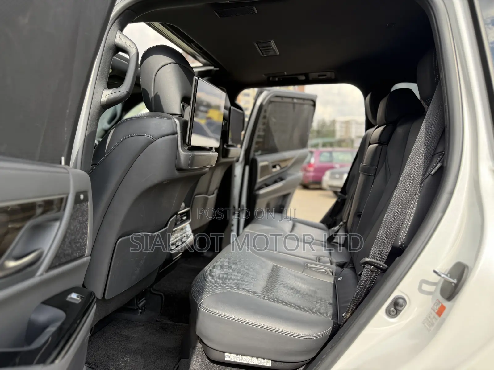 Lexus LX 600 2022 White
