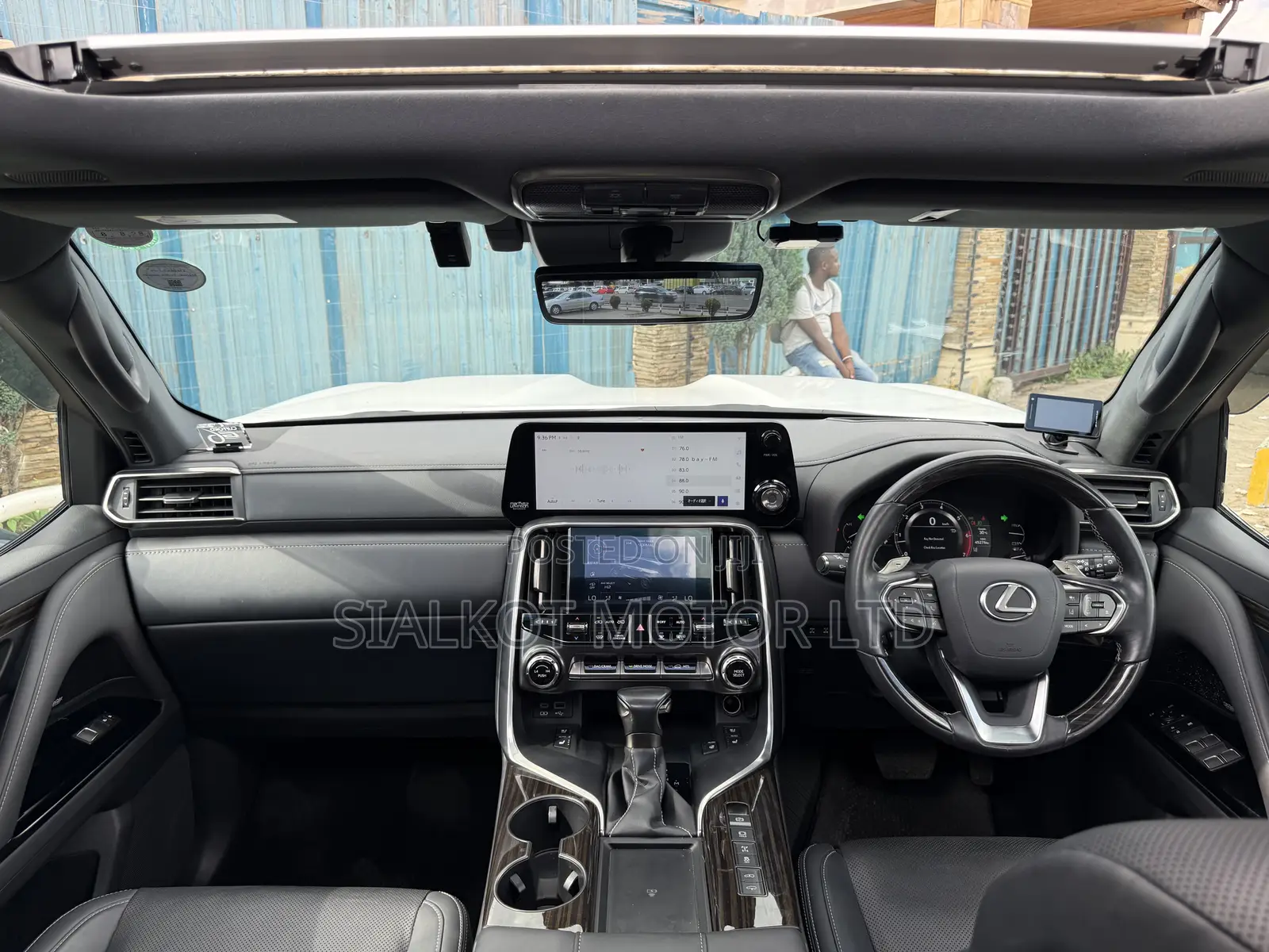 Lexus LX 600 2022 White