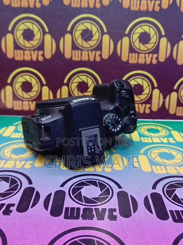 Eos R10 Mirrorless With Adapter - thumbnail 3
