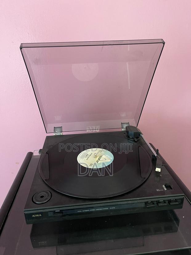 Aiwa Stereo Turntable - main view