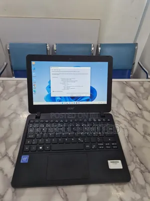 Laptop Acer TravelMate B 4GB Intel Celeron SSHD+SSD 72GB