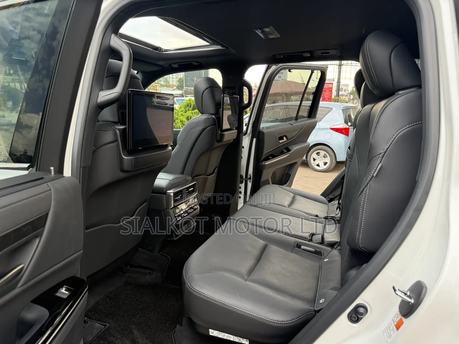 Lexus LX 600 2023 White