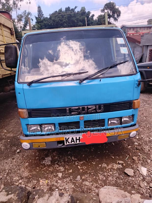Isuzu NKR 3300cc