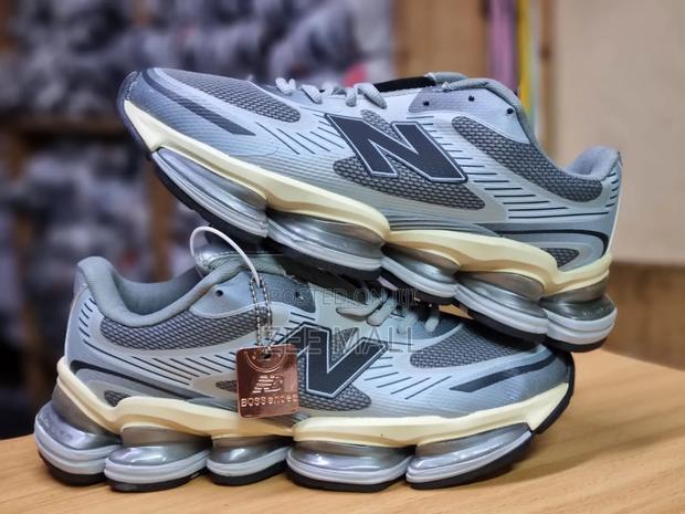 New Balance Abzorb 2000