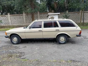 Mercedes-Benz E200 1985 Beige