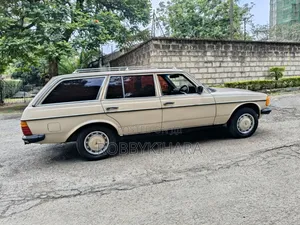 Mercedes-Benz E200 1985 Beige