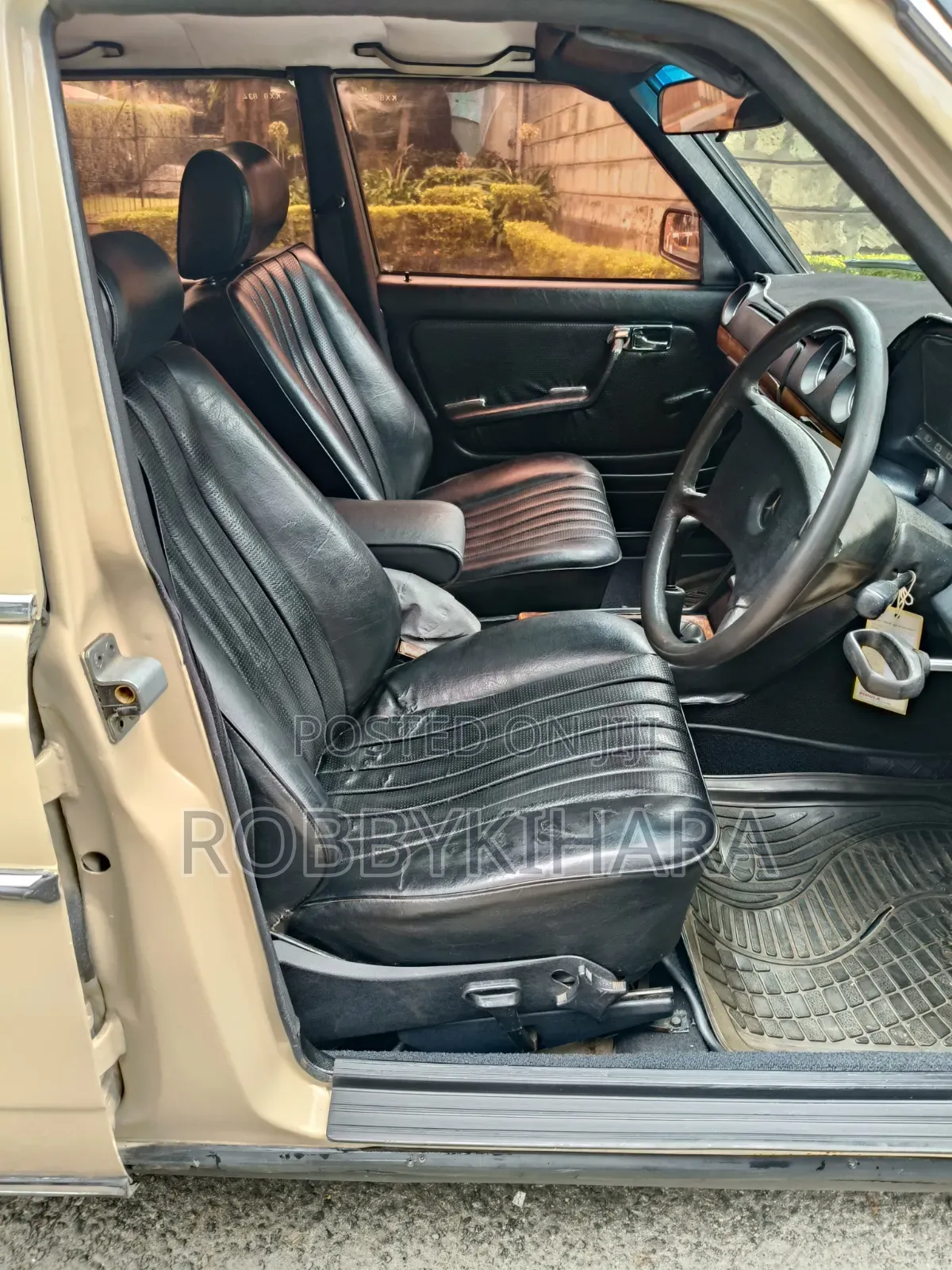 Mercedes-Benz E200 1985 Beige