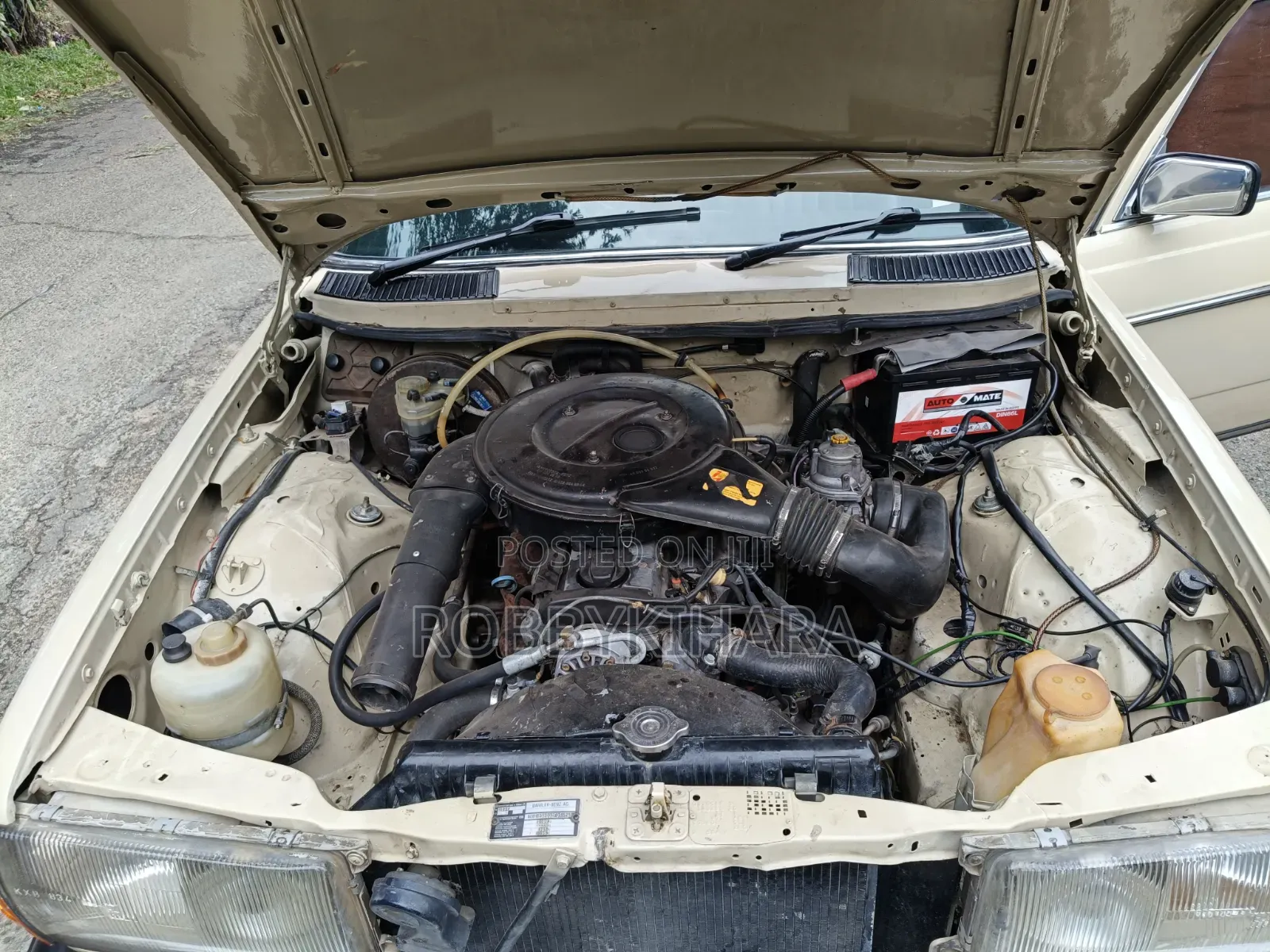 Mercedes-Benz E200 1985 Beige