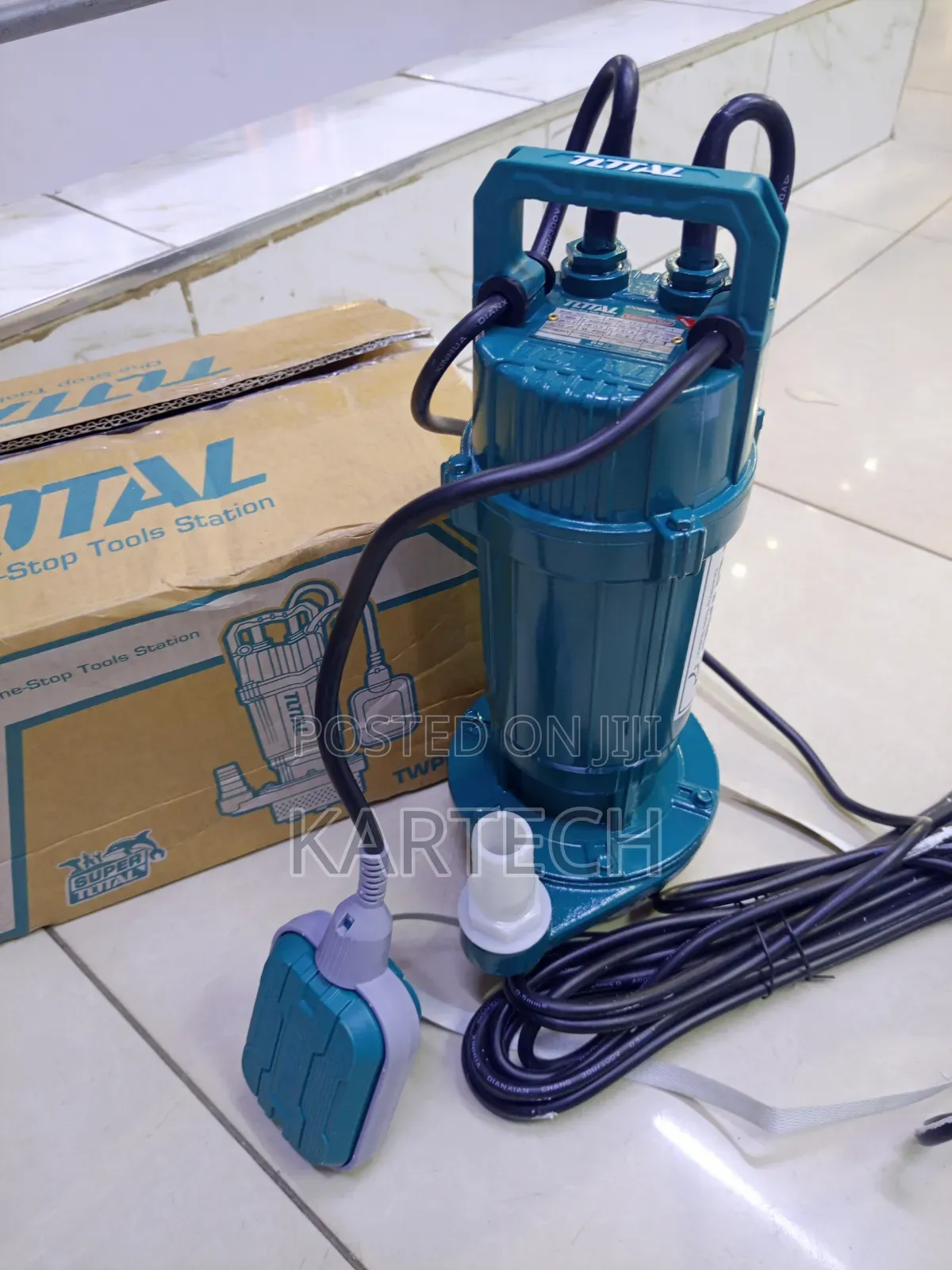 Total 370w (0.5hp) Submersible Water Pump With Float Switch 17m Head