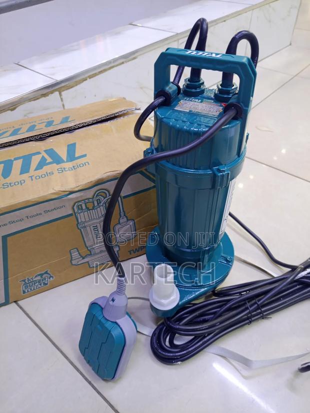 Total 370w (0.5hp) Submersible Water Pump With Float Switch 17m Head