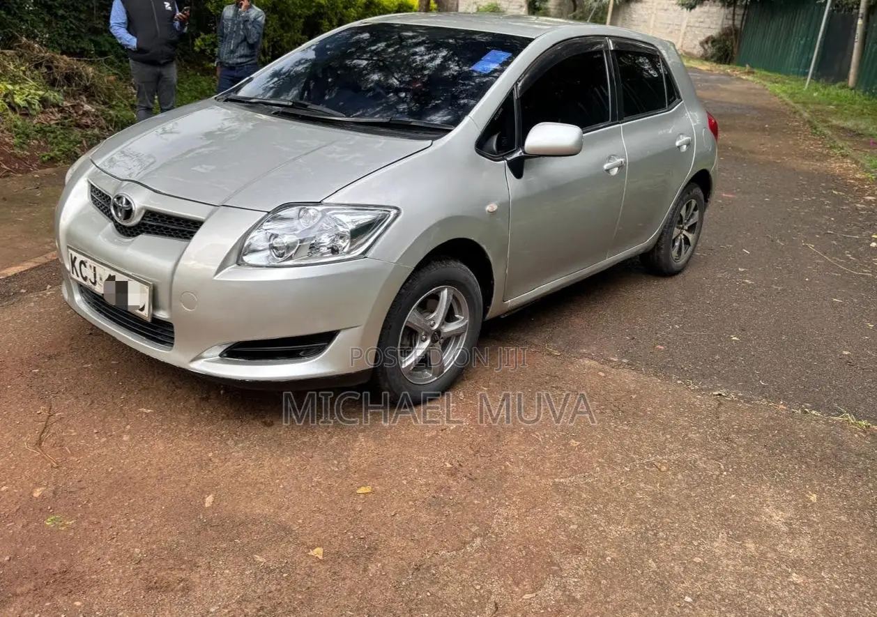 Toyota Auris 2010 Silver