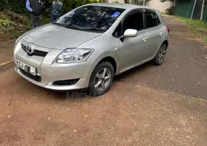 Toyota Auris 2010 Silver