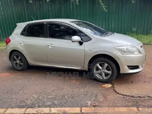 Toyota Auris 2010 Silver