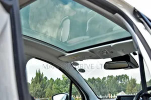 Peugeot 208 2019 White