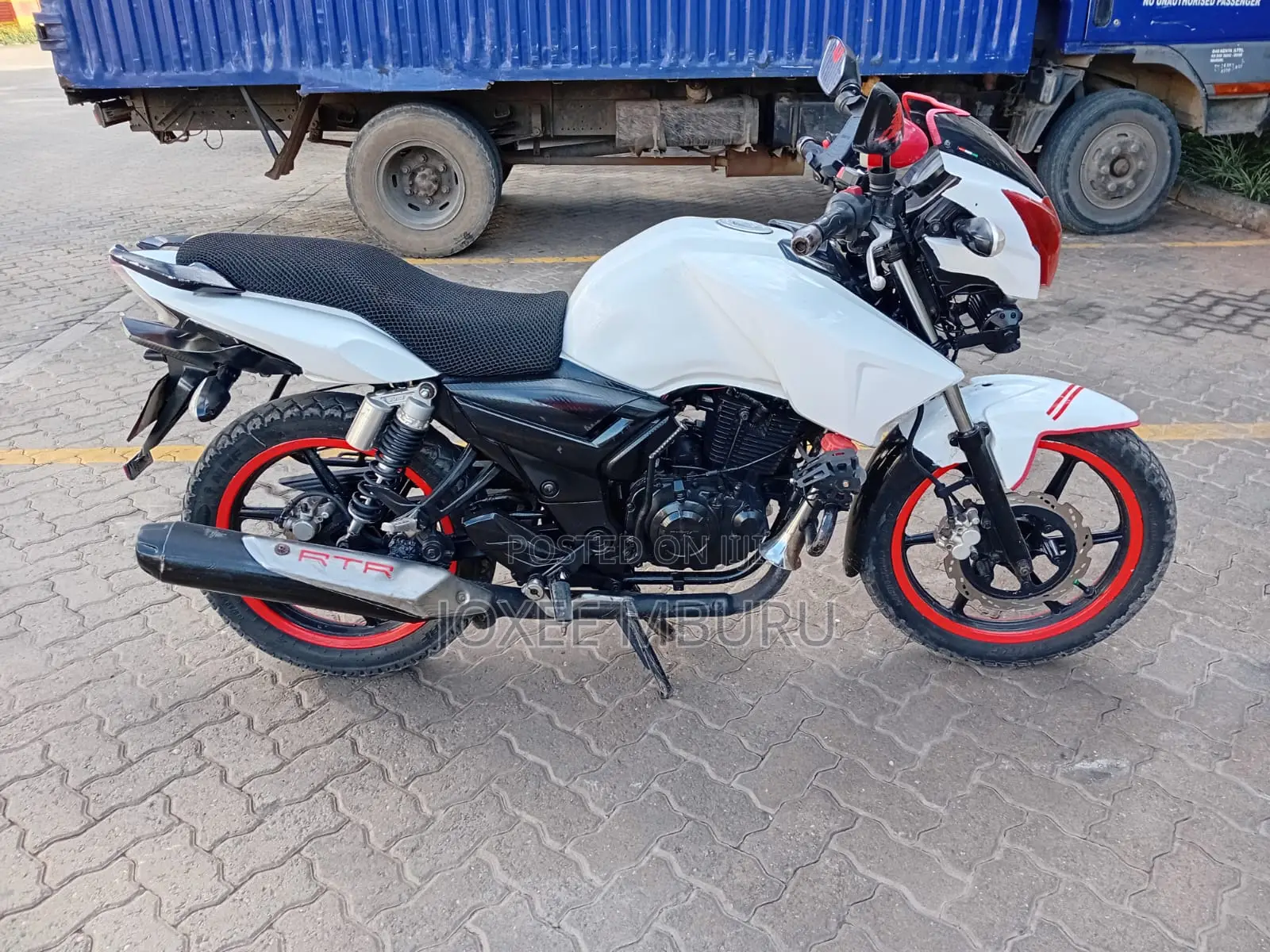 TVS Apache 180 RTR 2014 White