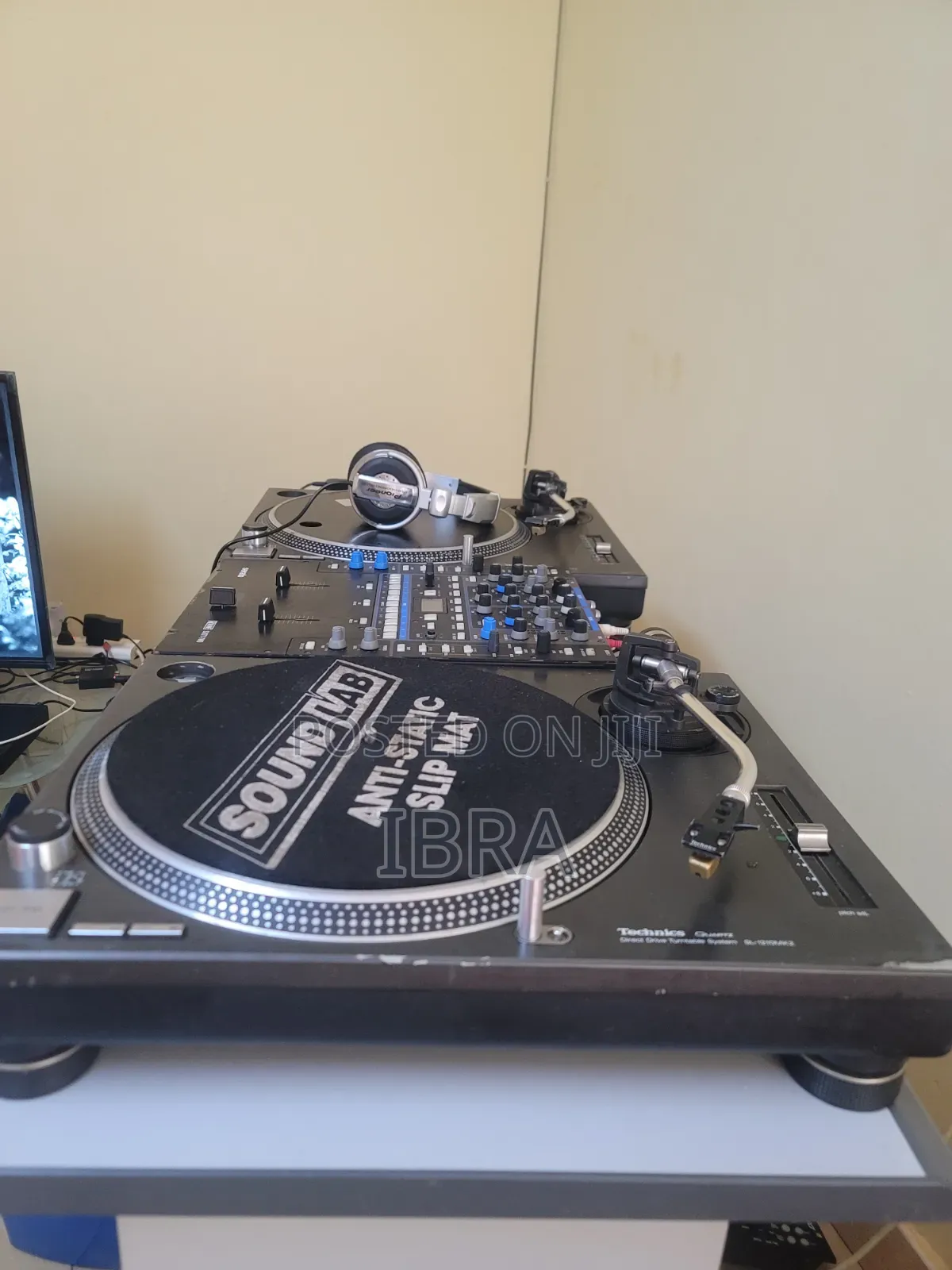 Technics Turntables 1210mk2