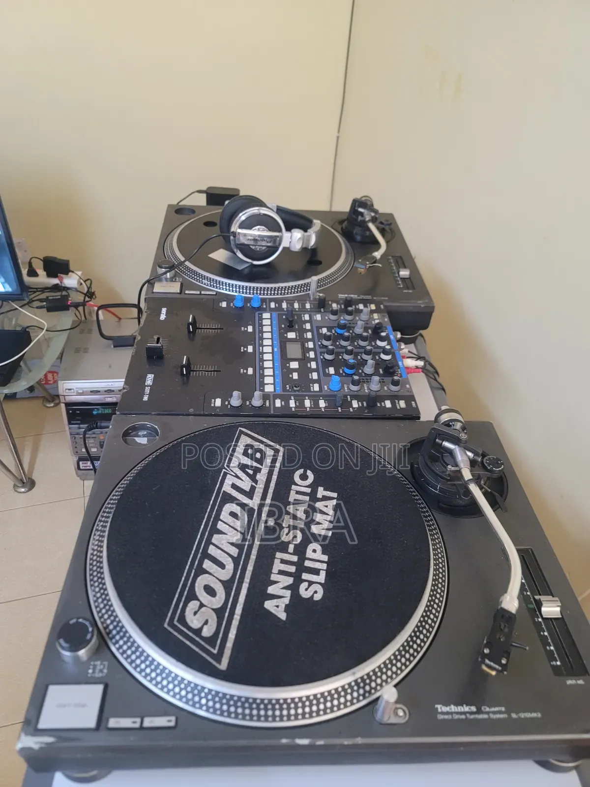 Technics Turntables 1210mk2
