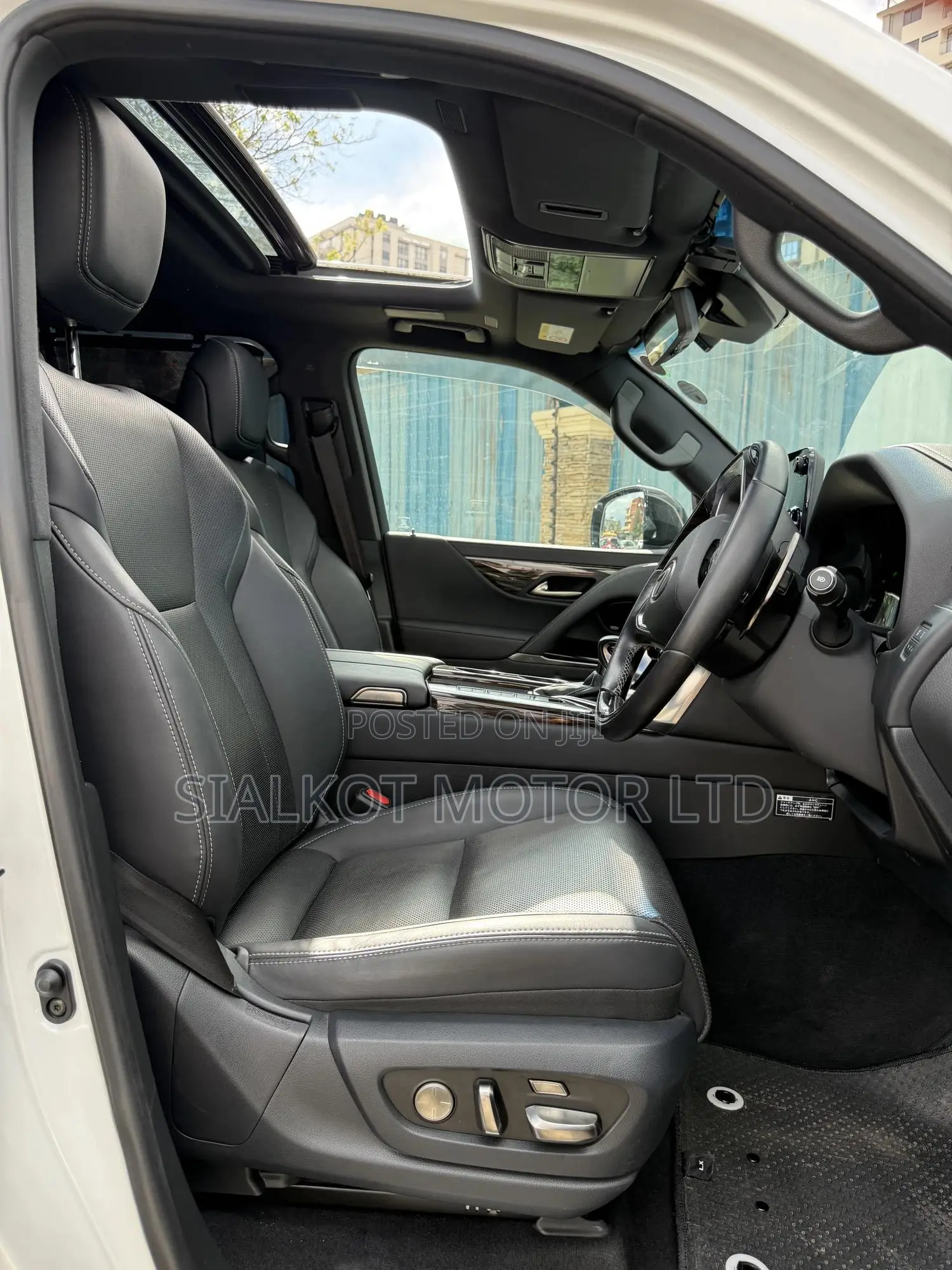 Lexus LX 600 2022 White