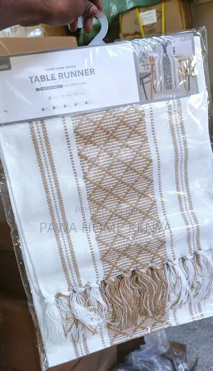 Table Runner With Tassels + 6pcs Mats