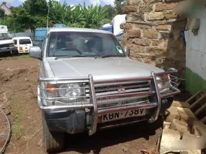 Mitsubishi Pajero 2010 Silver