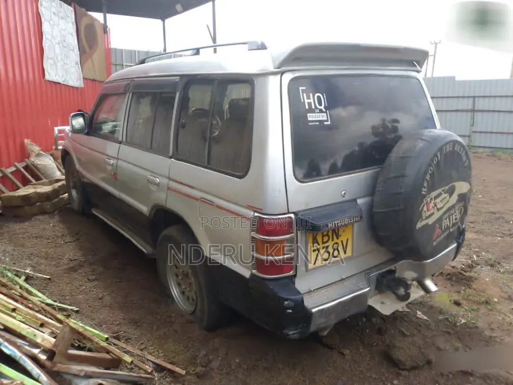 Mitsubishi Pajero 2010 Silver