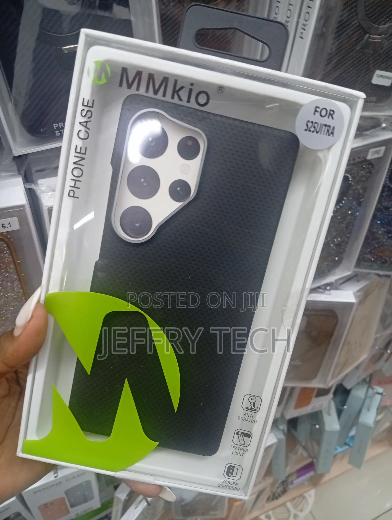 Hanwor Magnetic Carbon Fiber Phone Case for Samsung Galaxy S25 Ultra.