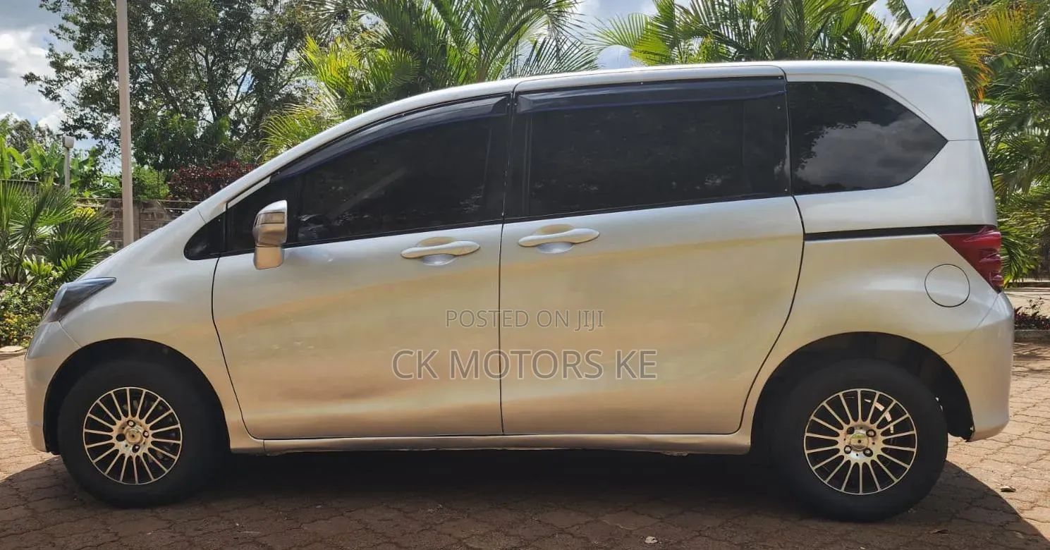 Honda Freed 2009 Silver